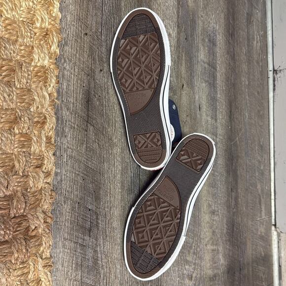 Chuck Taylor All Star Canvas UNISEX HIGH TOP SHOE, NEW, size 4 - Picture 3 of 6